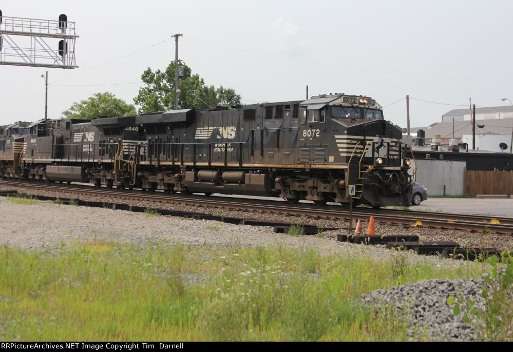 NS 8072 leads 19W